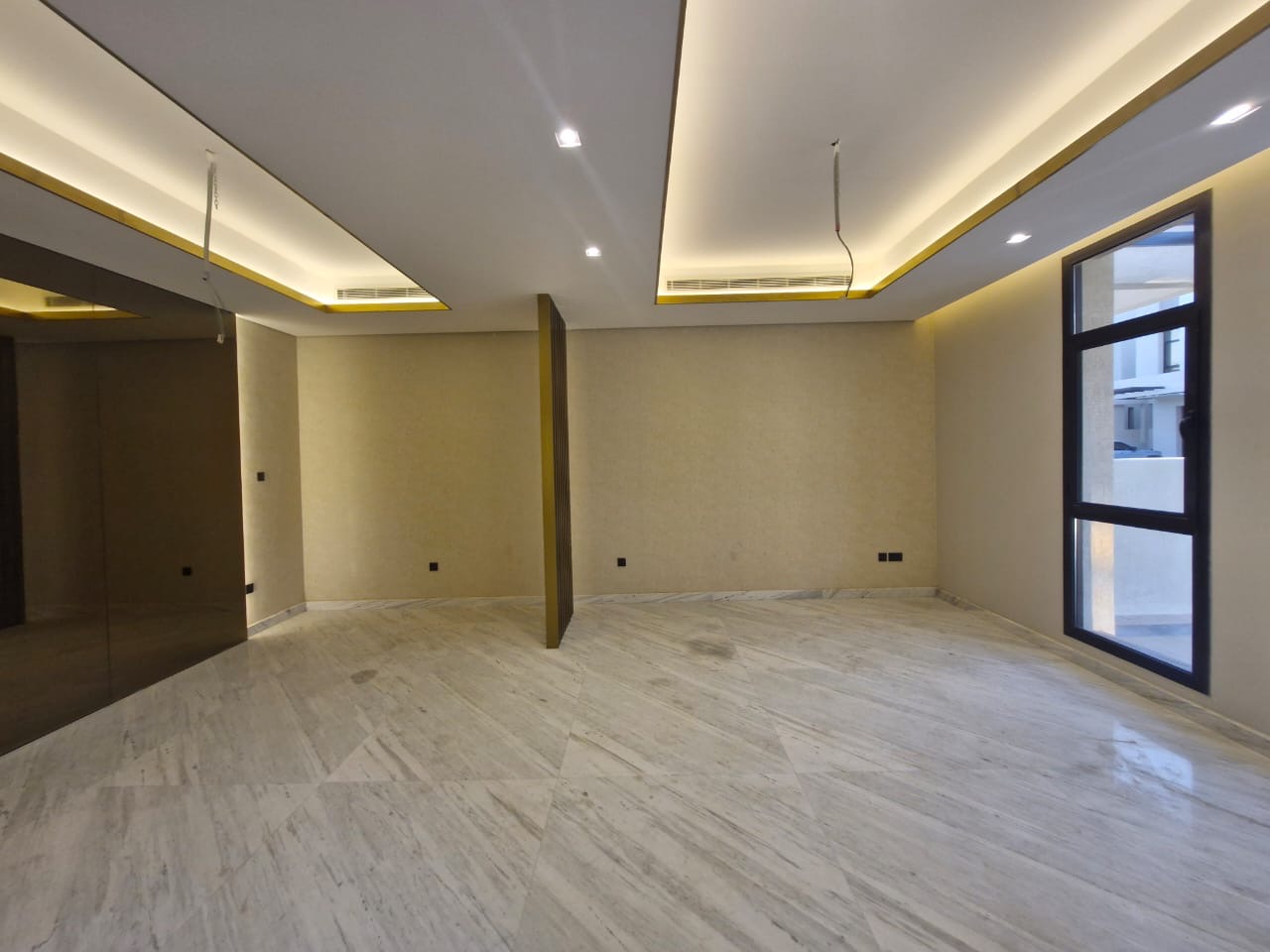 🏡 **Modern Luxury Villa for Sale in "Atual Roshn" - Elegant Design with Signature Touch of Elie Saab** 🌟